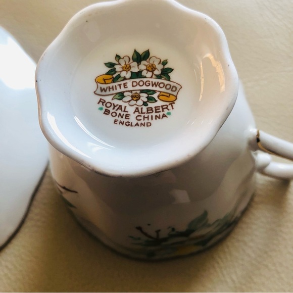 Royal Albert White Dogwood Vintage Tea Cup And Saucer Set Made in England - Picture 11 of 13